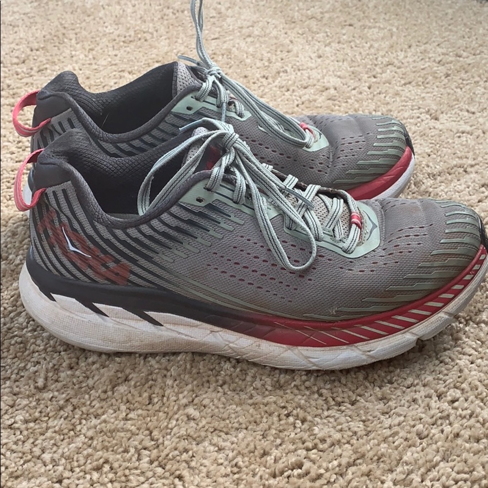Hoka Clifton 5’s women’s size 9